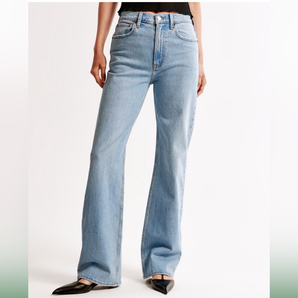 NWOT Abercrombie & Fitch 90s Relaxed Fit High Rise Jeans, size 28R